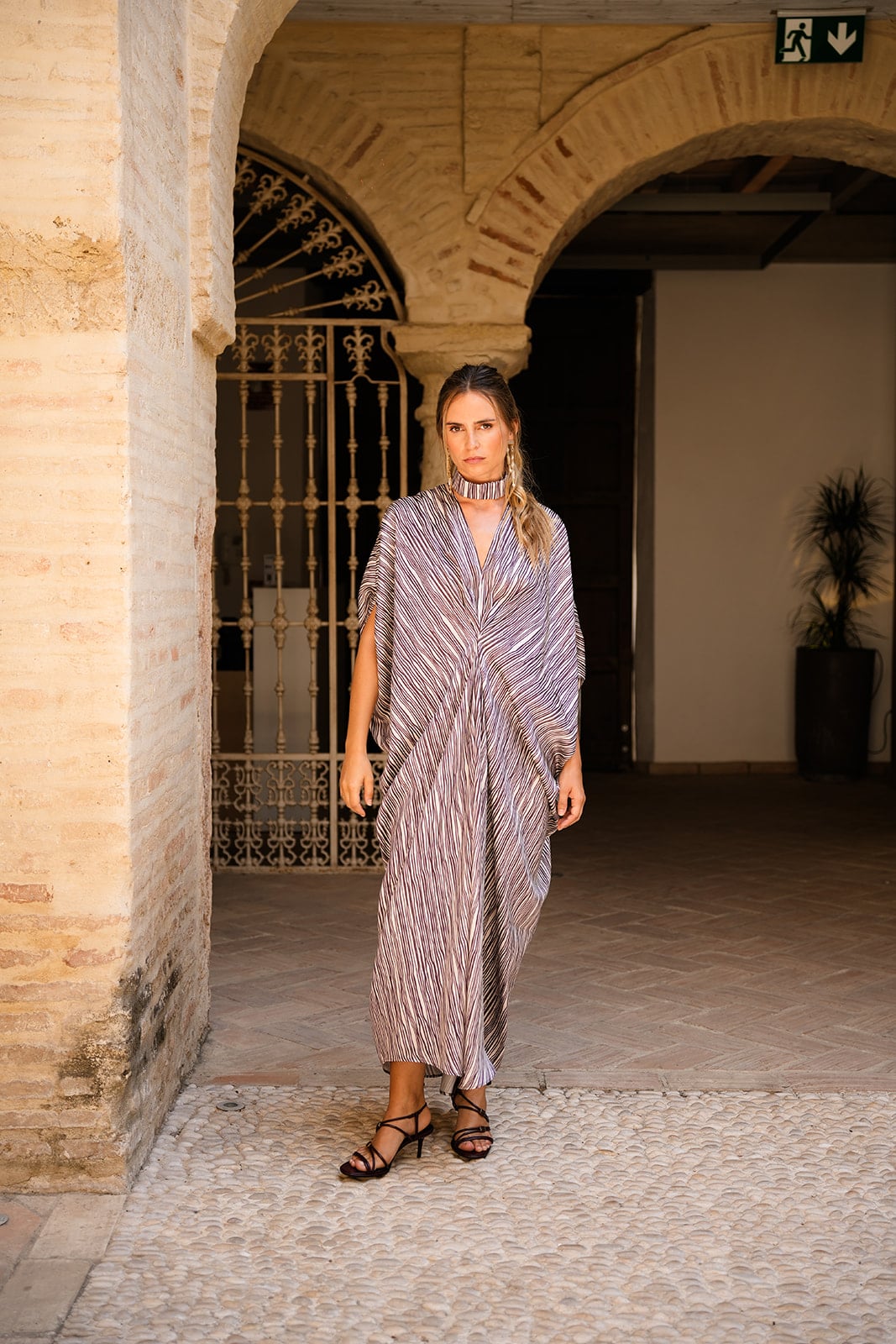 Kaftán Beatriz Rayas Uniformes - Imagen 3